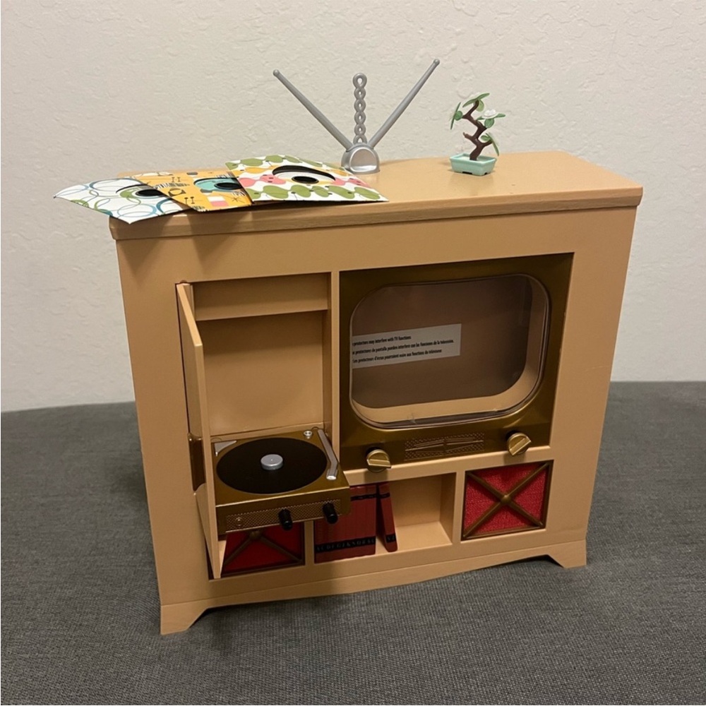 American girl Mary Ellen's TV console - Picture 2 of 6
